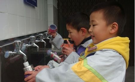 中天恒遠直飲水設備受到學校重視 讓學校師生飲水安全有保障 中天恒遠直飲水設備受到學校重視 讓學校師生飲水安全有保障