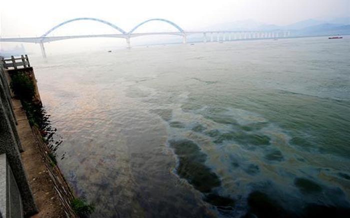 首臺船舶油污水處理設備完成安裝